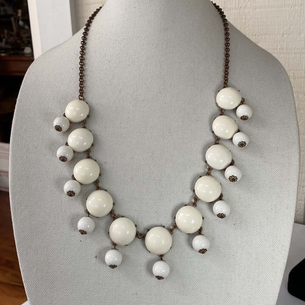 Drippy white summer statement necklace